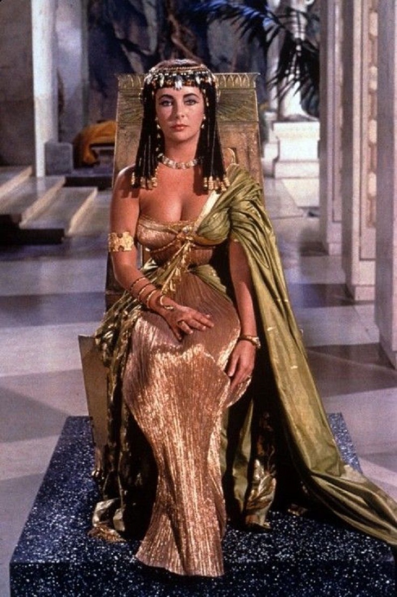 Elizabeth Taylor: Gold pleated gown and headdress