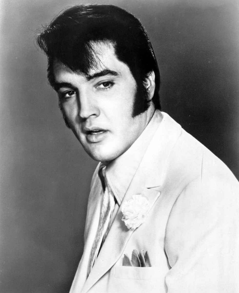 Elvis Presley: White suit and boutonnière