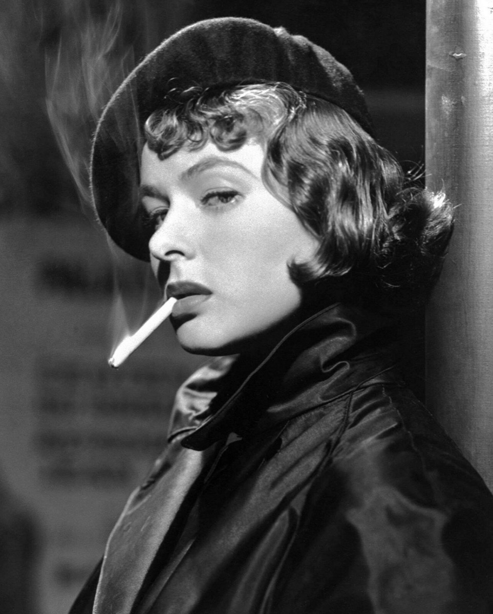 Ingrid Bergman: Black beret and leather coat