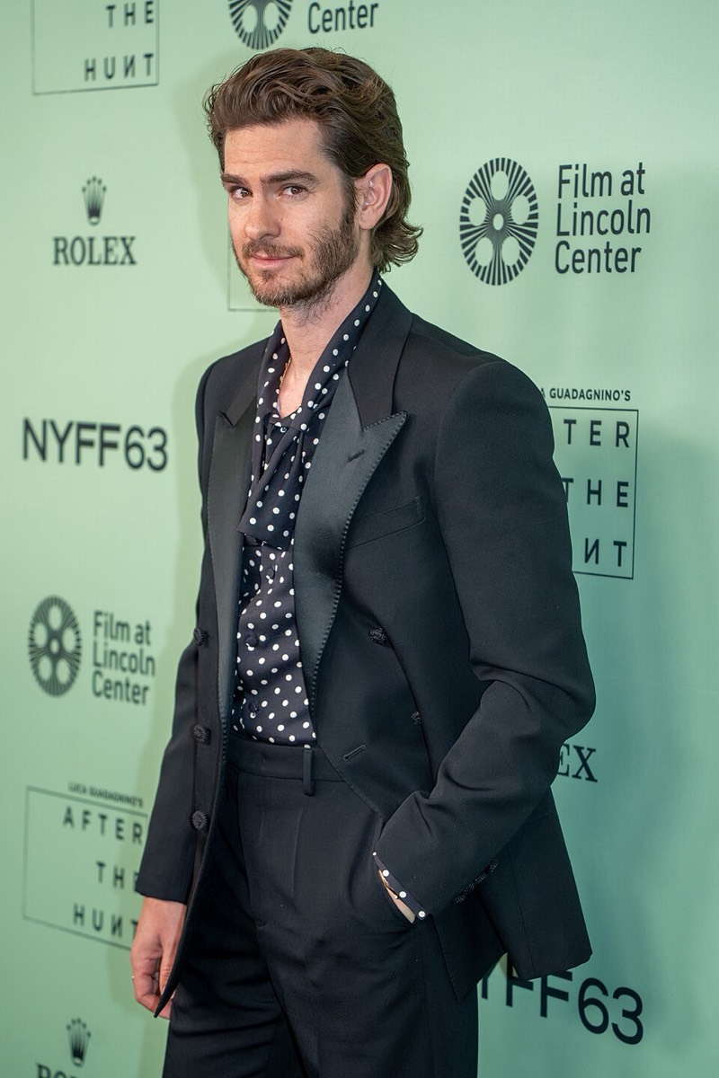Andrew Garfield: Black suit and patterned shirt