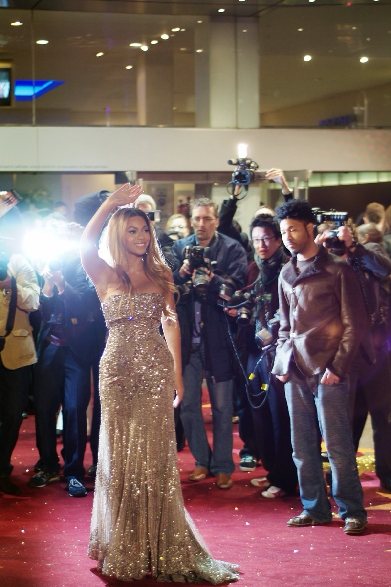 Beyoncé: Gold sequin gown