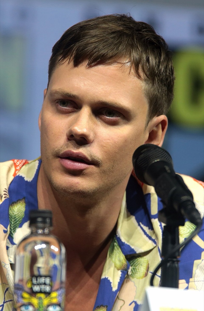 Bill Skarsgård: Floral camp-collar shirt