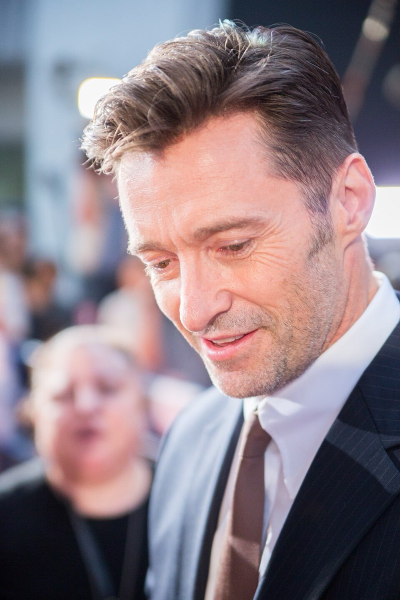 Hugh Jackman: Navy suit and brown tie