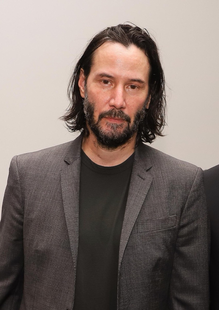 Keanu Reeves: Grey blazer and black tee