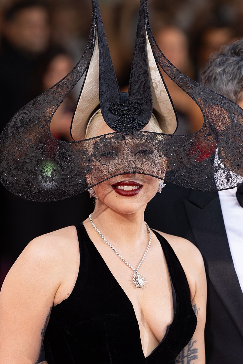 Lady Gaga: Lace headpiece and black velvet gown