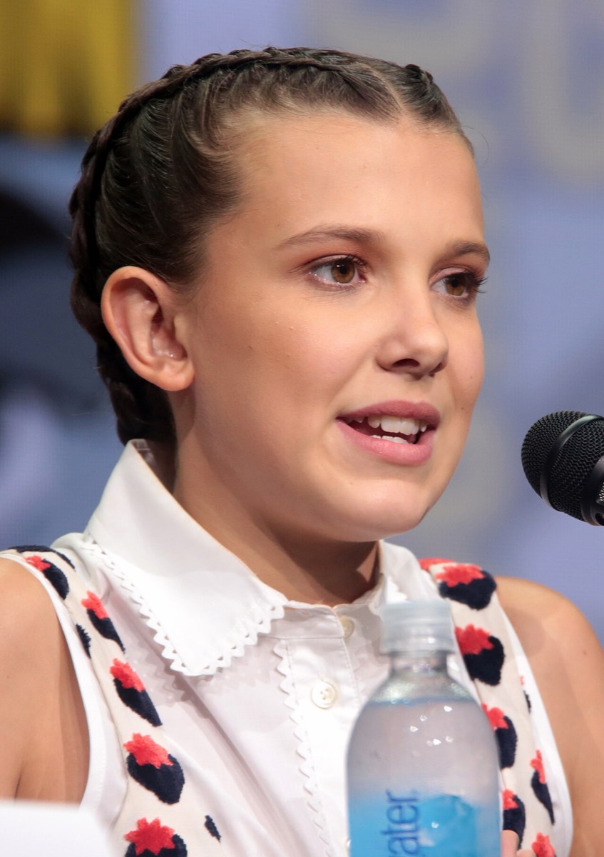 Millie Bobby Brown: Printed collar dress