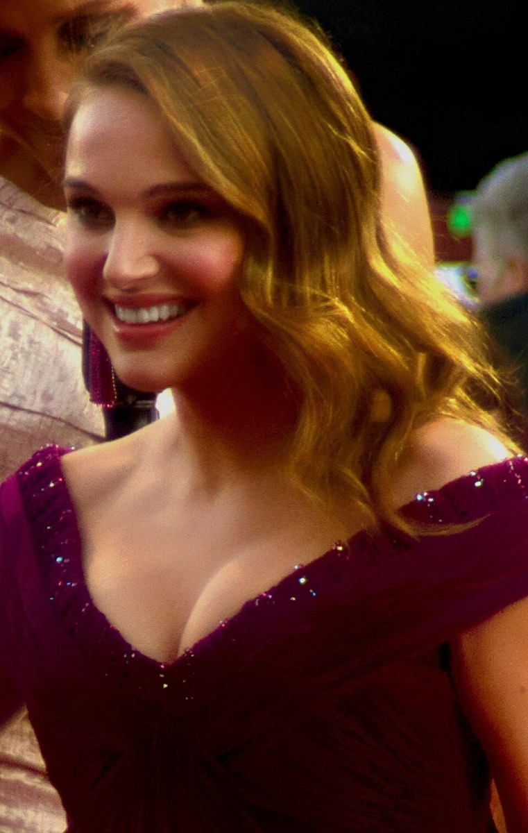 Natalie Portman: Plum off-shoulder gown