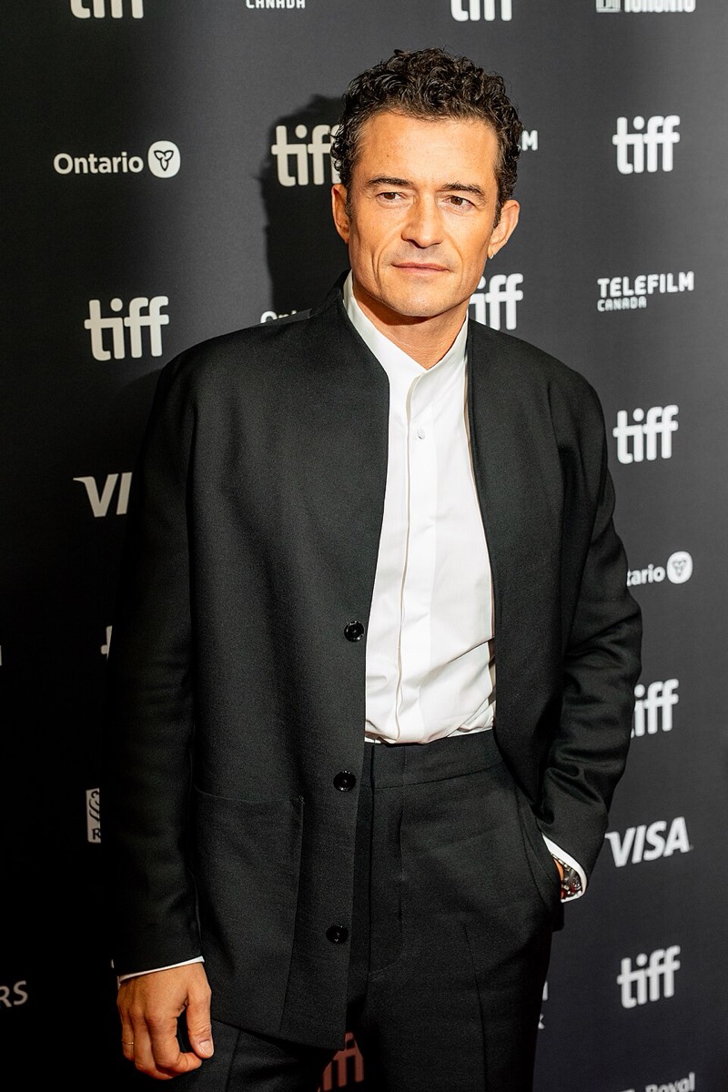 Orlando Bloom: Black collarless jacket and white shirt