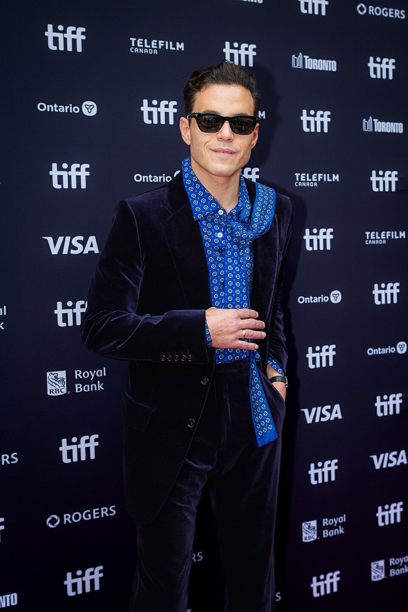 Rami Malek: Velvet suit and blue silk scarf