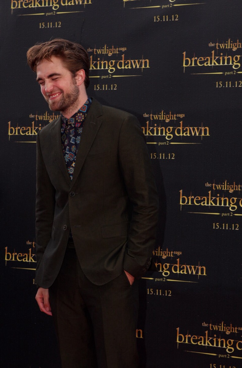 Robert Pattinson: Floral shirt and dark suit