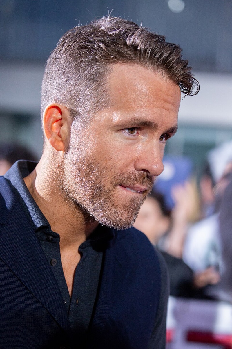 Ryan Reynolds: Navy knit shirt