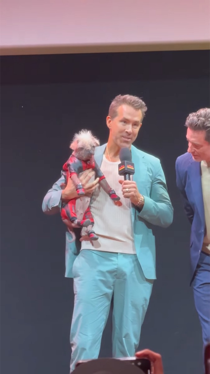 Ryan Reynolds: Pale blue suit