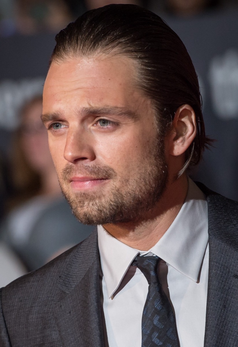 Sebastian Stan: Grey suit and dark tie