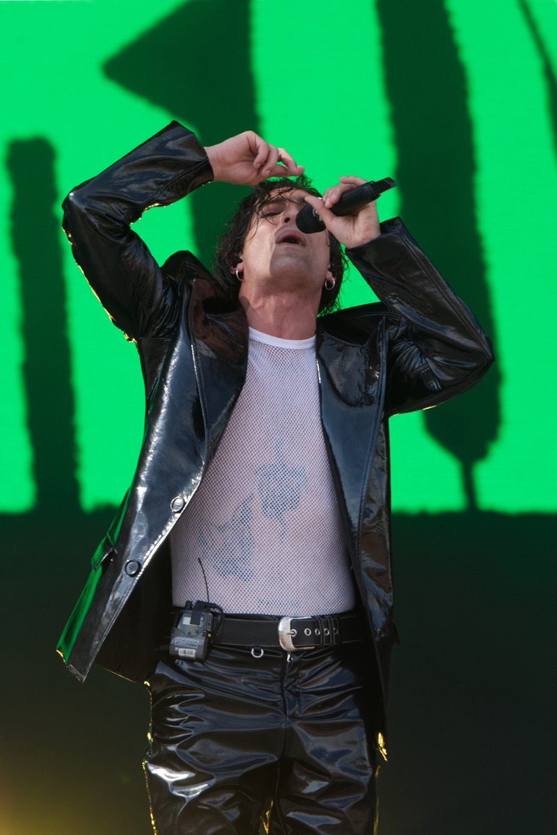 Damiano David: Black leather jacket and mesh T-shirt
